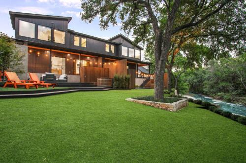 South Lamar Apartment | Full Duplex ATX Modern Creekside Retreat 2 Pools