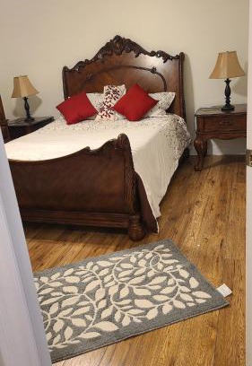 Windsor Villa | Full house, 3 BDR, 2WR, free Parking , extra beds