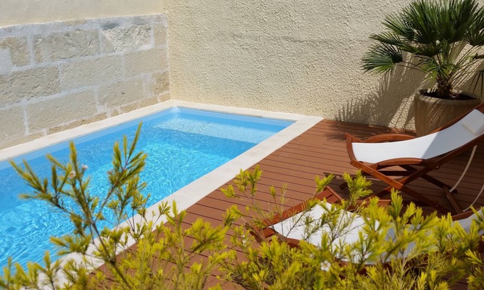 Saintes House | FULL HOUSE IN THE CITY CENTER WITH POOL AND GARAGE CLASSIFIED 4 STARS