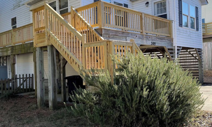 Colington House | Full house, Pool, Hot Tub, pool table, bikes, fireplace