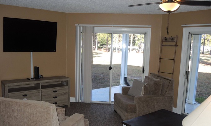 Calabash Villa | Full Kitchen, 2 Bedrooms, 2 Bathrooms, Golf Resort, Lake View, Close to Beach in Calabash, NC(1301)