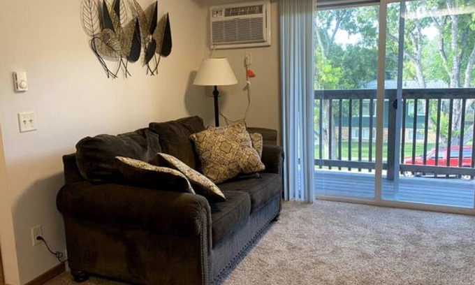 Sioux Falls Apartment | Full Kitchen|Wshr/Dryr|Balcony|Quiet Neighbrhd