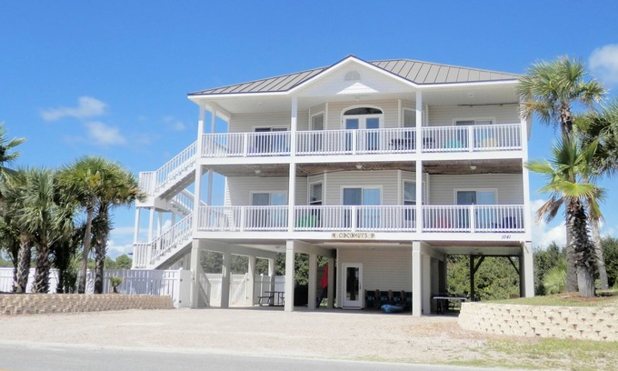 St. George Island House | FULL RENOVATION , will be available for June 2023.