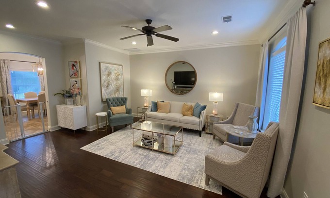 Oxford House | Full Townhouse Fleur de Lis condominiums 1 Mile To Stadiums
