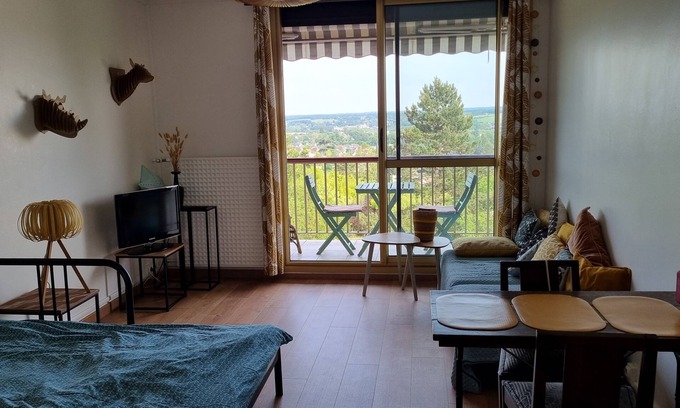 Montrichard Val de Cher Apartment | Fully equipped studio with balcony