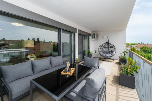 Slapanice Apartment | Fully equipped Apartments with Terraces, Free garage parking, Netflix & AC - by Apartmány Šlapanice cz
