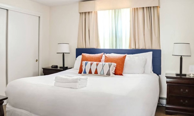 Beverly Hotel | Fully Equipped Kitchen and Free Parking Included for a Hassle-Free Stay