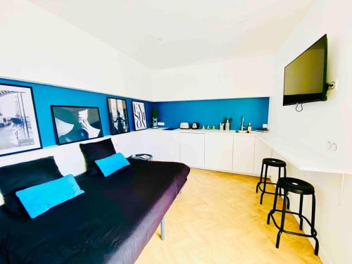 Cote Ouest Ormeaux Apartment | Fully equipped luxury studio Center and beach 5 min away