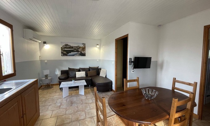 Joyeuse Cottage | Fully equipped modern gîte, swimming pools, tennis court, playground