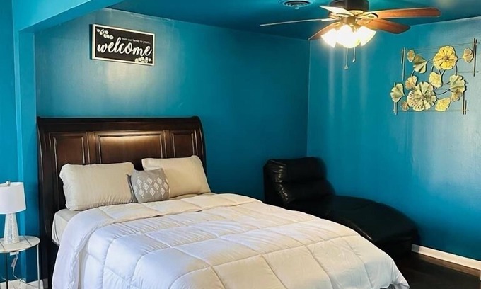 Lawton Apartment | Fully Equipped Studio - 5 mins from the Fort-Sill Military base, and Walmart.