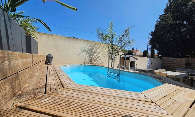 Toulon House | Fully-equipped Type 2 house with swimming pool and outdoor terrace.