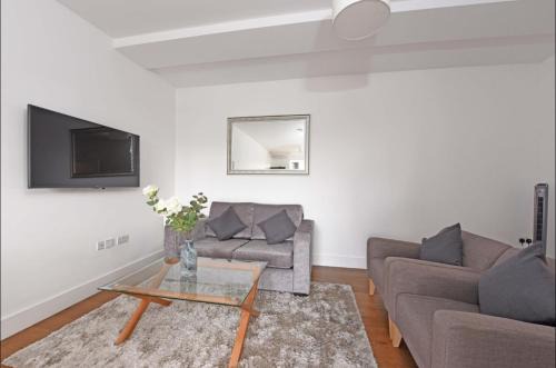 Canning Town Apartment | Fully Furnished 2 Bedroom Apartment Canning Town close to 02 Arena, Canary Wharf with FREE Parking