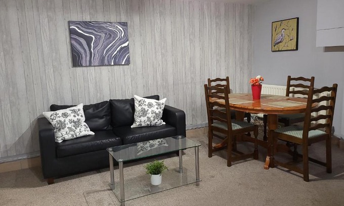 Patchway Apartment | Fully Furnished 3 bedroom Appartment
