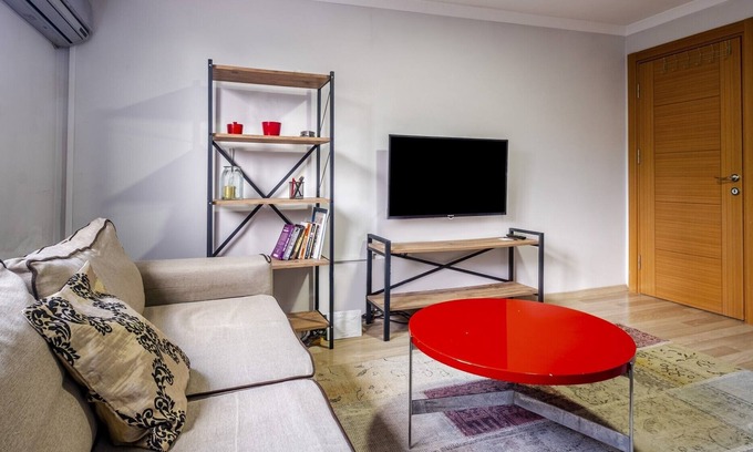 Atasehir Apartment | Fully Furnished Flat with Terrace in Atasehir