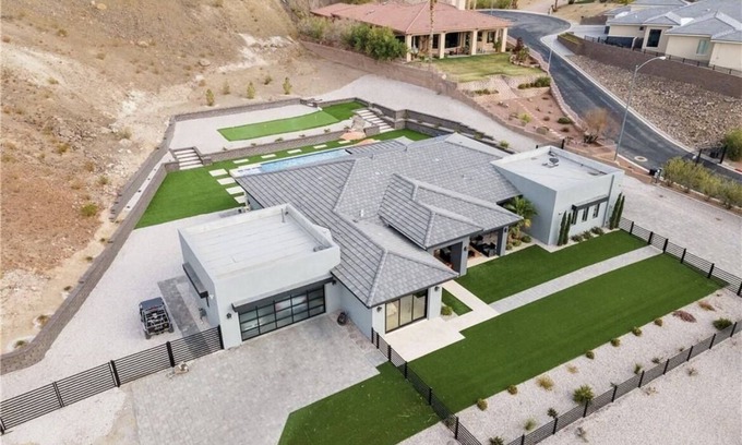 Calico Ridge House | Fully Furnished Henderson Hideaway by Lake LV