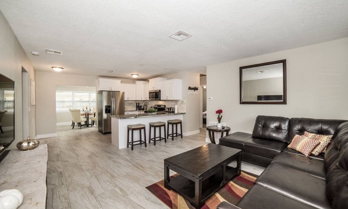 Largo House | Fully Furnished W/All Utilities