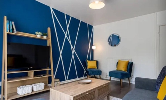 Manchester House | Fully kitted,13mins walk to city centre, free parking, private garden/seating