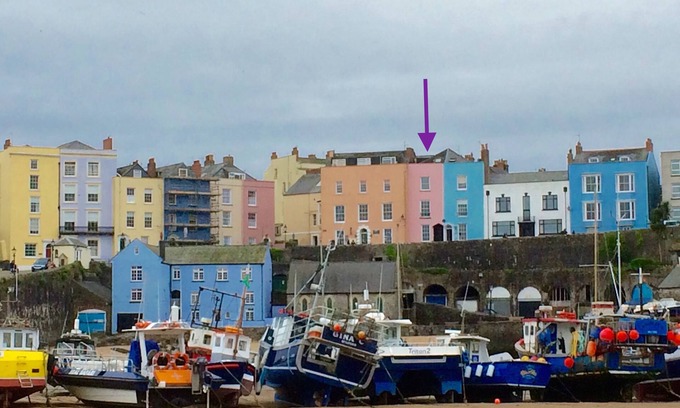 Tenby Apartment | Fully modernised Tenby harbourside apartment. Perfect for beach and town alike