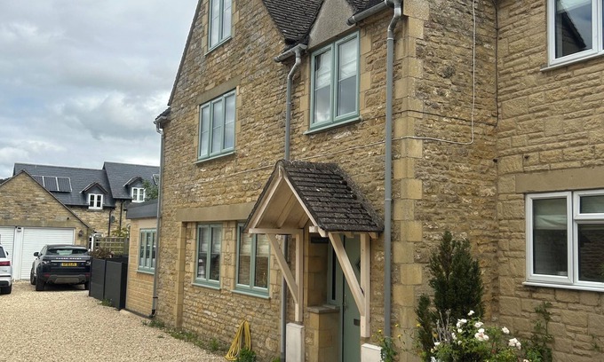 Chipping Norton Cottage | Fully refurbished luxury cottage 150nMeters from Chipping Norton high street OX7