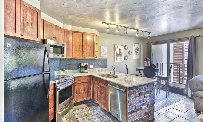 Winter Park Condo | Fully remodeled condo. With convenient ski-in/ski-out access. Hot tub & pool