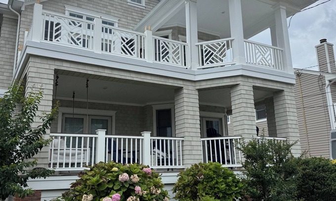 Stone Harbor House | Fully renovated 5 Bedroom home 4 blocks to town