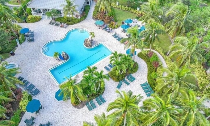 Naples Condo | Fully-renovated Coastal Condo in Naples