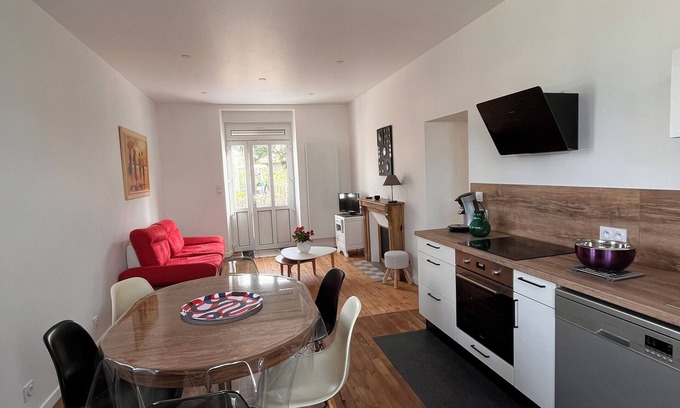 Quevert House | Fully renovated house, 3 min. from Dinan, enclosed garden with parking space