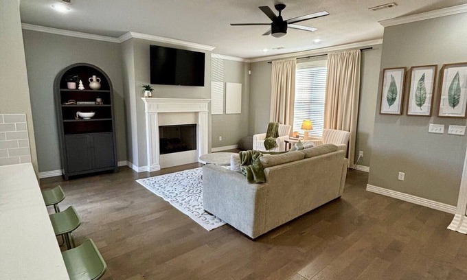 Lowell House | Fully renovated house with upscale finishes; 5 mins from Walmart AMP!