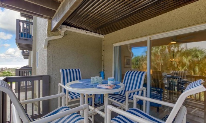 Fernandina Beach Condo | Fully Renovated! - Steps from the Beach 2 bedroom/2 bath Oceanview Condo