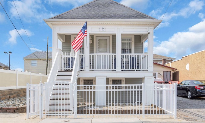 Seaside Heights House | Fully updated luxury Shore House 1.5 blocks to Beach/Boardwalk
