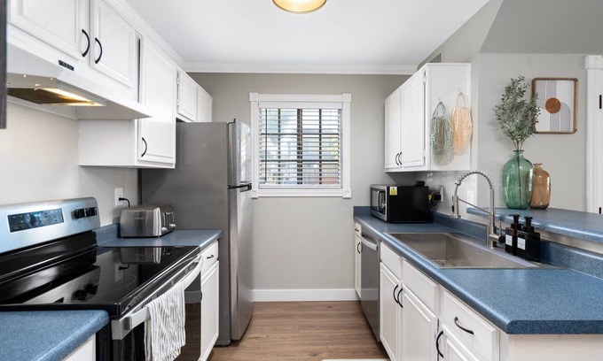 Mesa House | Fun, cozy townhouse in central Mesa. Stocked kitchen, games, community pool/spa