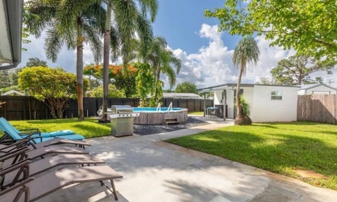 Fort Lauderdale House | Fun family oasis, minutes away from beaches w/game room & pool