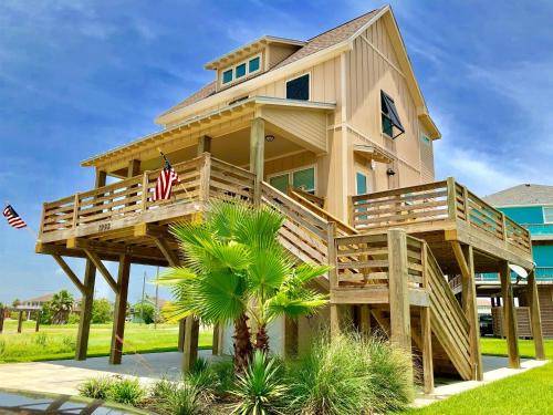Crystal Beach House | Fun-filled Luxury Beach Vacation Experience - Family Friendly Quiet Cul De Sac!