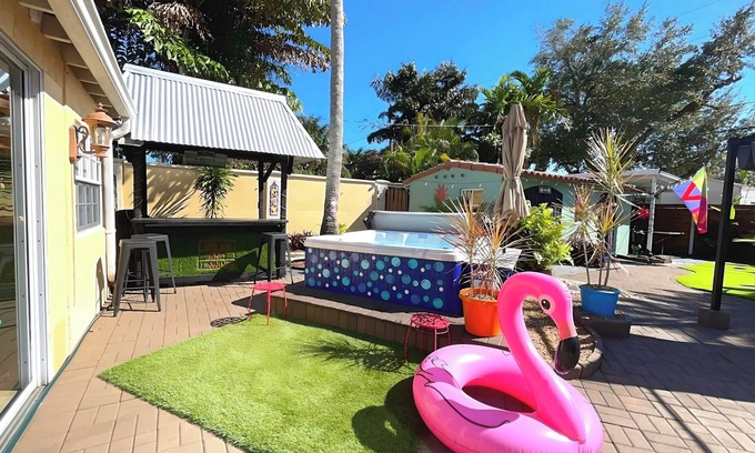North Central Hollywood House | Fun Filled Resort: Hot Tub, Tiki Bar & Arcade Room