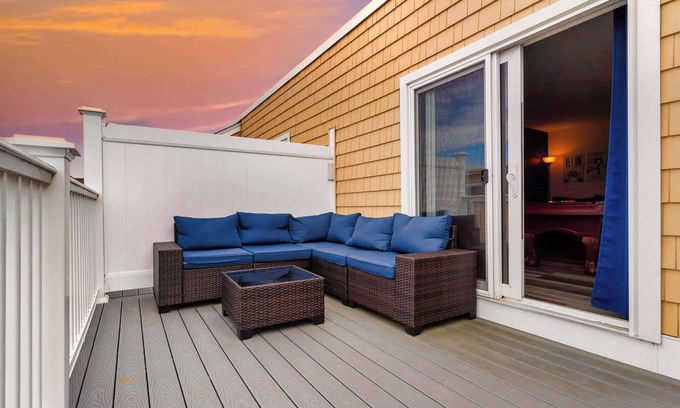 Hampton Condo | Fun Game Room | Steps to Beach | 2 Level Lux Condo