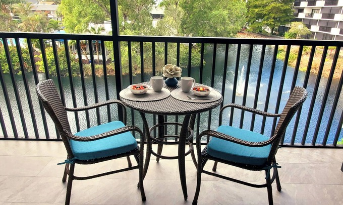 Park Shore Condo | Fun in the Sun! Condo Close to it all! Beaches, Restaurants, Shops & More.