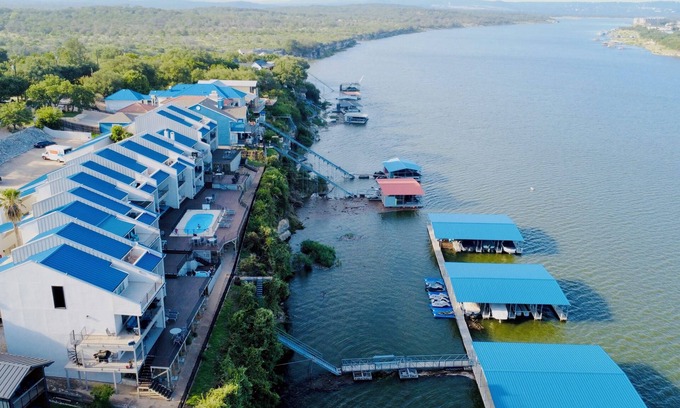Briarcliff Condo | Fun N Sun Lake Travis Waterfront Condo