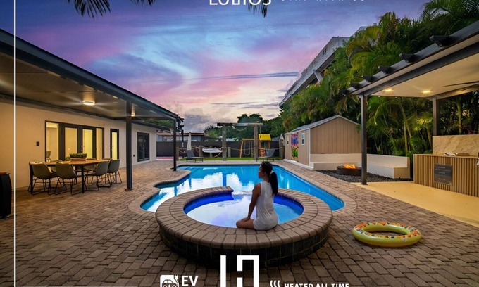 Hialeah House | Fun Retreat: 6BR Pool, Games, Jacuzzi, BBQ & More