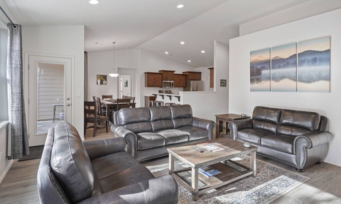 Oregon Water Wonderland House | Fun Retreat! Hot Tub, Garage Game Room, Fenced Yard