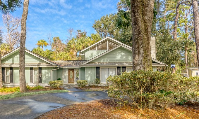 North Forest Beach House | Fun Vacation home 2 blocks to beach. Large, private pool w/fenced, private yard!