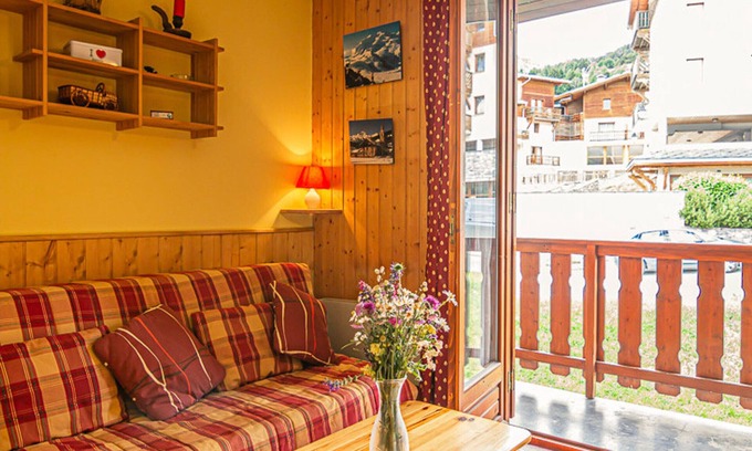 Aussois Apartment | Functional studio with balcony for 3 people