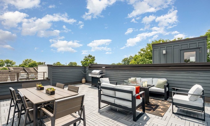 Historic Waverly House | Funk & Soul - Rooftop Patio - Walk to 12 South