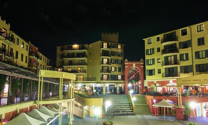 Leichhardt Apartment | Funky apartment right on top of the areas coolest restaurants and boutique shops