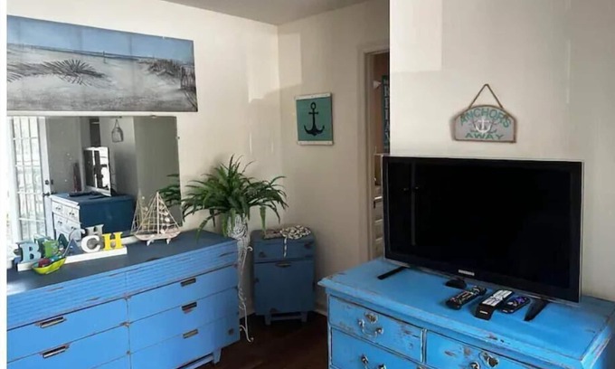 Windy Hill House | Funky Beach Cottage - Dog Friendly - 3 Bedroom/2 Bath Fenced Backyard!