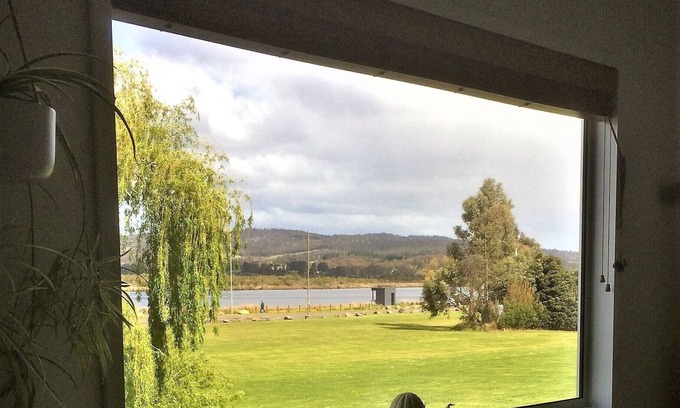 Franklin Apartment | Funky Flat in Franklin.Self Contained accommodation on the Huon River.