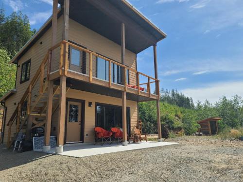 Juan de Fuca Electoral Area Bed & Breakfast | Funky Forest Bnb