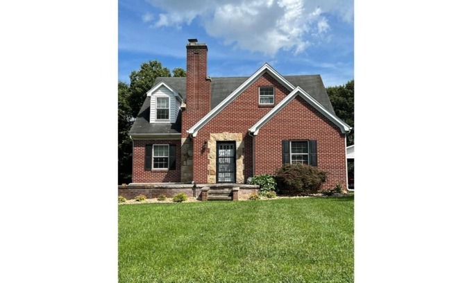 Floyd House | Funky on Main
