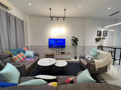 Kuantan House | FunkyVila5 16PX 4BR Near188Tower, Artstreet, HTTA
