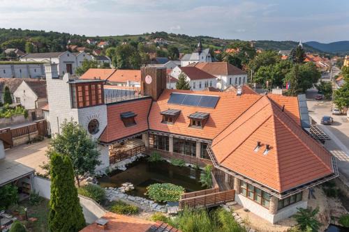 Mad Bed & Breakfast | Furmint Ház