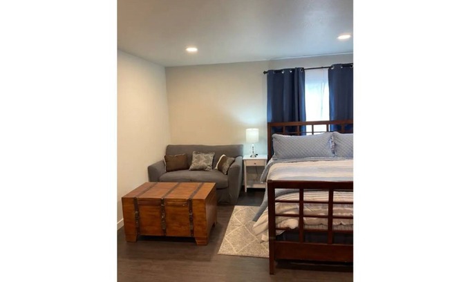 Medford House | Furn 365 private place